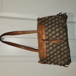 Dooney & Bourke  handbag
